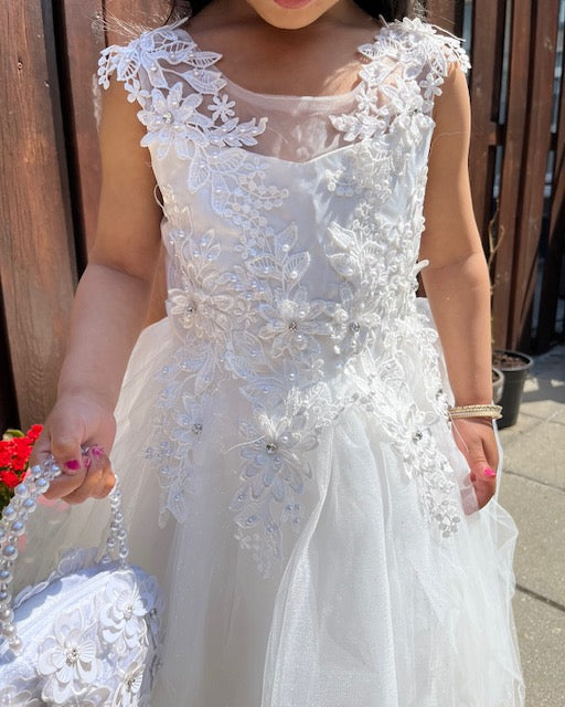 Elegante Bloemenjurk met Luxe Kant en Pareldetails